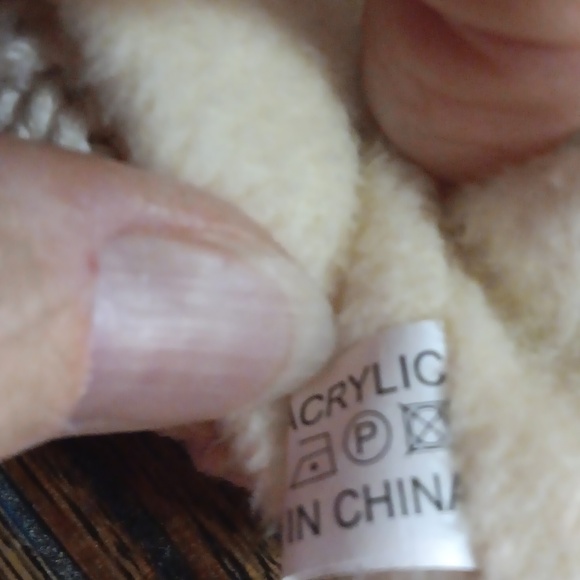 Piozaed Womans  Cream Knit Beanie with Pom Pom - Picture 5 of 5